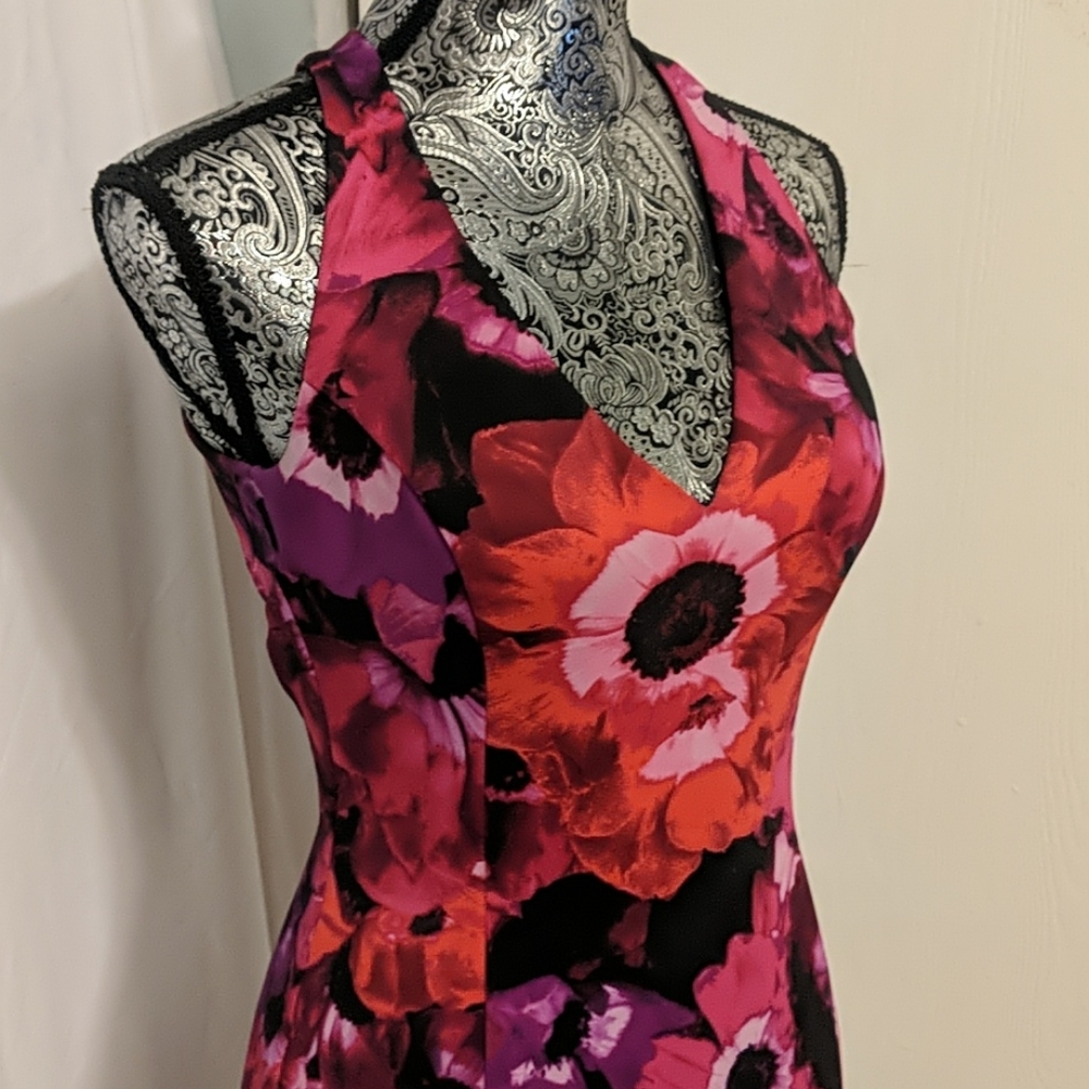 ✨5/$25✨ Guess magental floral dress - Picture 4 of 10